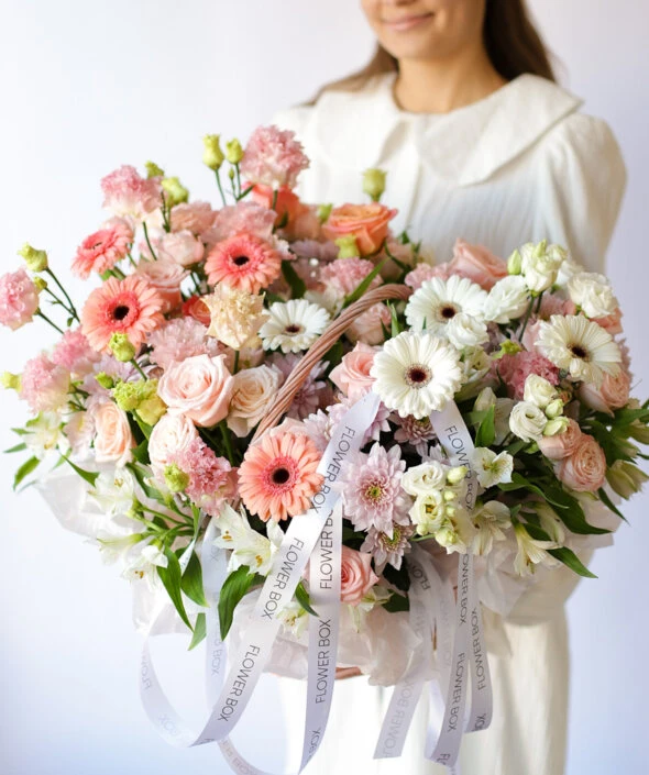 Цветочная нежная корзина