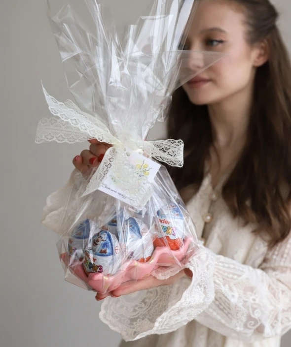 Шоколадные яйца Kinder Сюрприз на подставке ручной работы